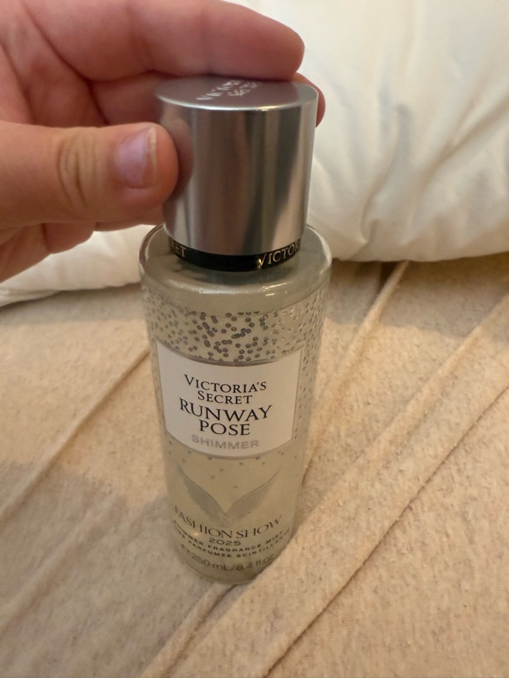 NEW VICTORIAS SECRET RUNWAY SHIMMER - Picture 3 of 3